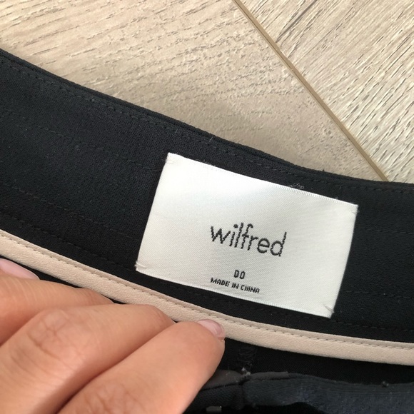 Aritzia Wilfred Black Exergue Shorts - Picture 2 of 4